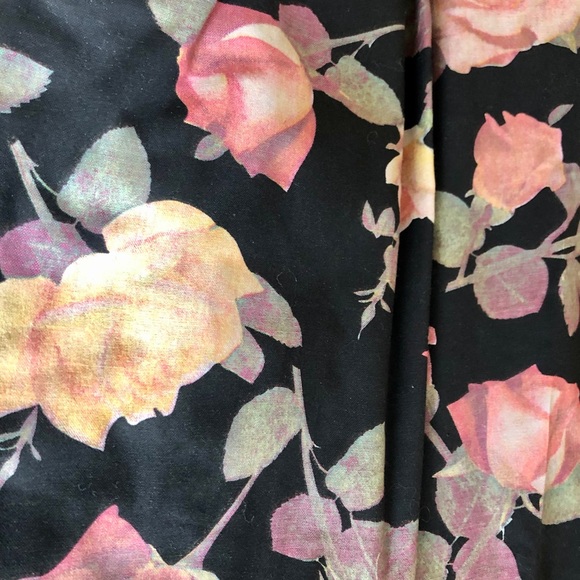 Halter top flowery dress, knee-length - Picture 3 of 5